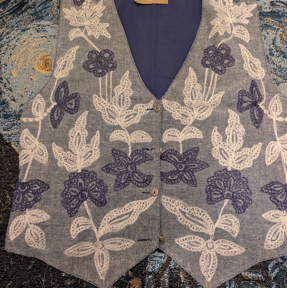 Floral Lace Vest in Blue and White